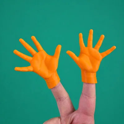 Tiny Hands High Five – Bàn Tay Mini Đeo Ngón Tay