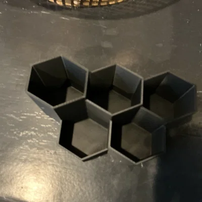 Honeycomb Caddy – Khay Cắm Bút Honeycomb Gọn Nhẹ