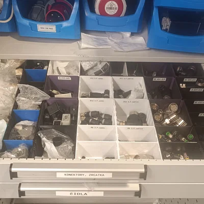 Hộp/khay chứa đồ cho ngăn kéo tủ thép xưởng (storage bins có vách ngăn)