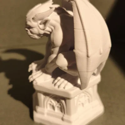Gargoyle Wächter – Tượng Gargoyle canh gác nhiều chi tiết