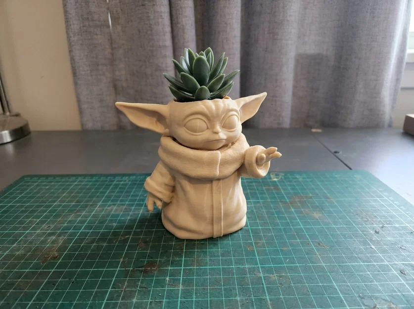 Chậu cây Baby Yoda/Grogu dáng đứng – bình trang trí kiểu Standing Grogu - Image 4