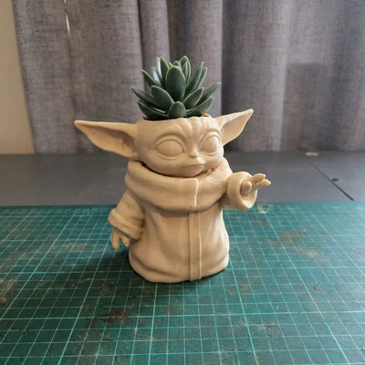 Chậu cây Baby Yoda/Grogu dáng đứng – bình trang trí kiểu Standing Grogu