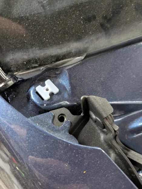 Pat kẹp ốc vít ốp chân kính Mazda 323 BF (Thay thế HA1650754) - Image 1