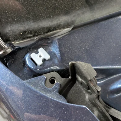 Pat kẹp ốc vít ốp chân kính Mazda 323 BF (Thay thế HA1650754)