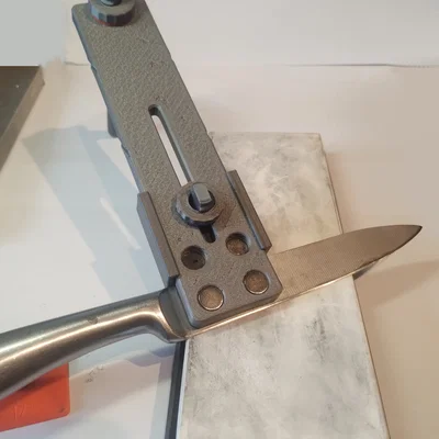 Bánh phụ tập mài dao: tool giữ góc cố định nhỏ gọn cho mọi đá mài