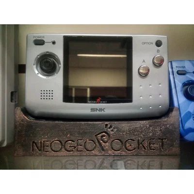 Giá đỡ trưng bày Neo Geo Pocket Color độc đáo cho game thủ retro