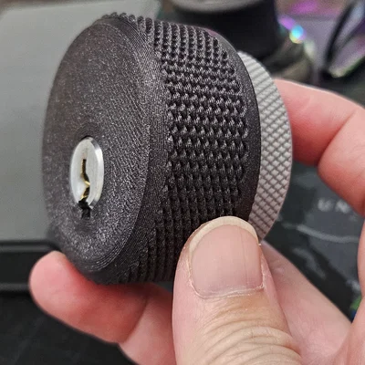 GripLok Cylinder Holder – Dụng cụ kẹp giữ lock cylinder in 3D