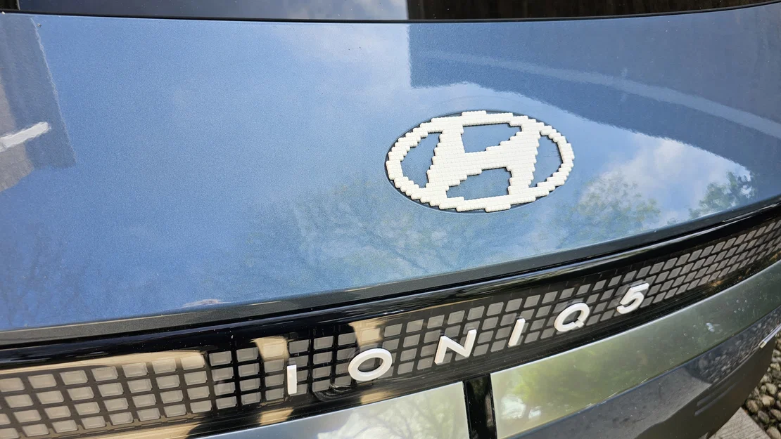 Bộ Logo Pixel cho Hyundai Ioniq - Image 1
