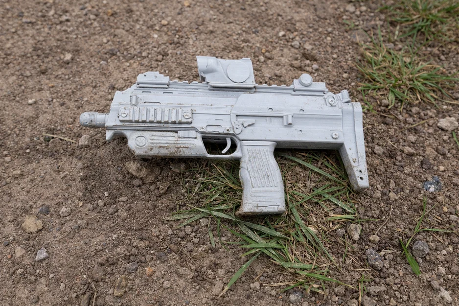 Mô hình súng tiểu liên MP7 - Image 1