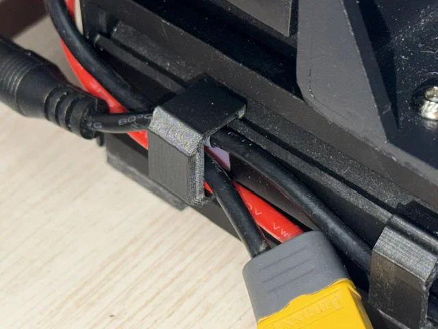 Clip cố định dây cáp lớn cho máy in 3D (Ender 3) - Image 1