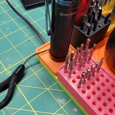 Đế sạc Gridfinity cho đèn pin Olight