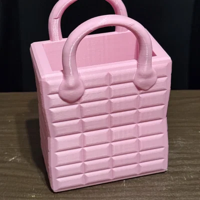 Bình hoa hình túi xách chần bông (Quilted Handbag Vase)
