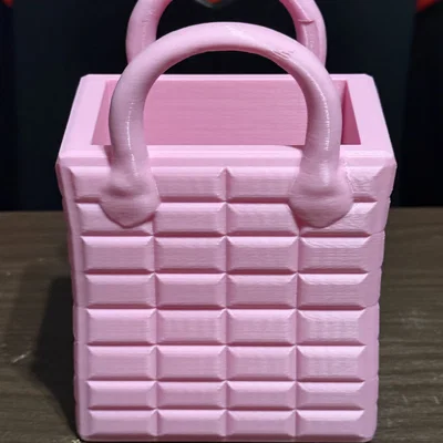 Bình hoa hình túi xách chần bông (Quilted Handbag Vase)