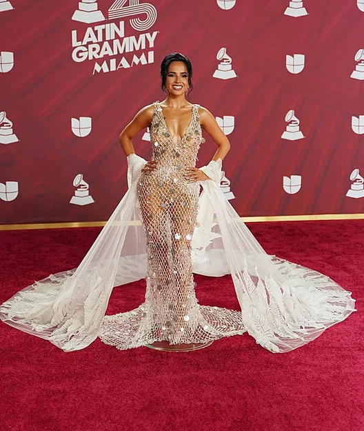 Becky G trong thiết kế của Tony Ward Couture - Image 2