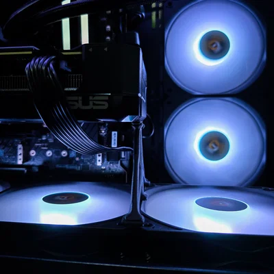 Giá đỡ GPU thiết kế tối giản cho vỏ máy tính dạng bể cá