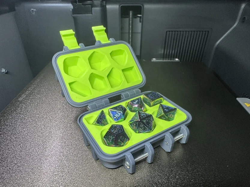 Hộp Đựng Xúc Xắc Rugged Multipart - Image 1