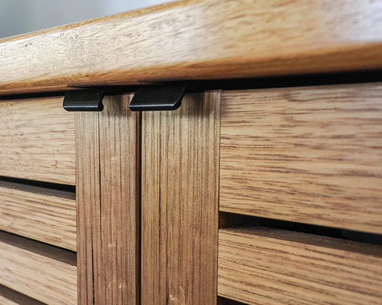 TAY NẮM CỬA TỦ TỐI GIẢN (DISCRETE CABINET DOOR PULLS) - Image 3