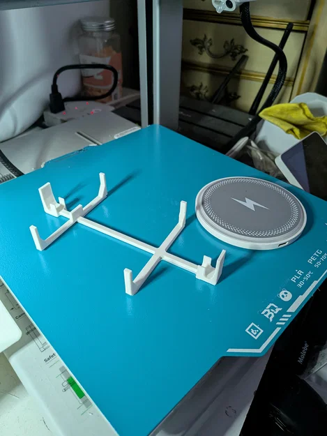 Giá đỡ sạc điện thoại và bộ sạc không dây in 3D gọn gàng - Image 2