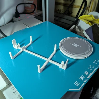 Giá đỡ sạc điện thoại và bộ sạc không dây in 3D gọn gàng