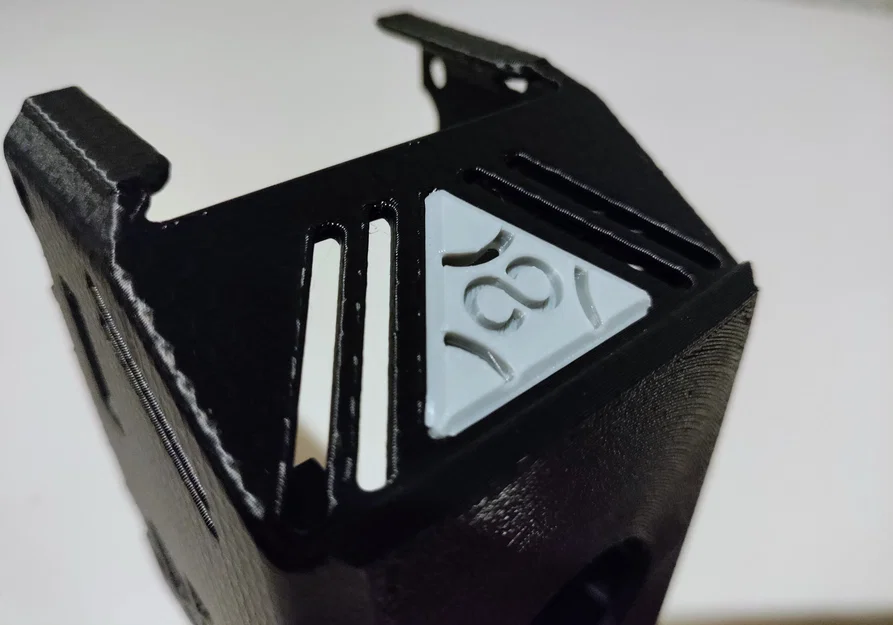 Miếng ốp khe thông gió biểu tượng vô cực cho nắp đầu in SE3D Elegoo Centauri Carbon 1 v2.0 - Image 3