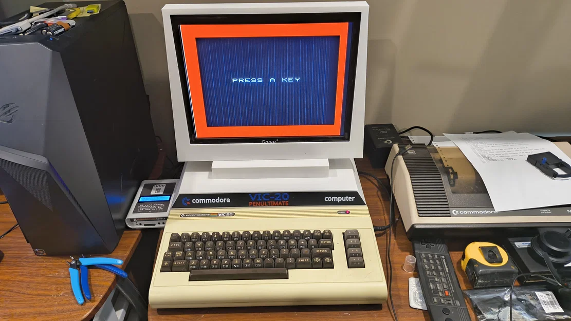 Chân đế phong cách PET cho Commodore VIC-20 - Image 1