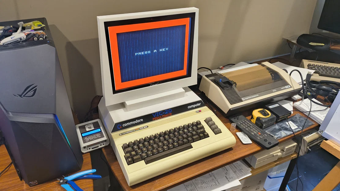 Chân đế phong cách PET cho Commodore VIC-20 - Image 2