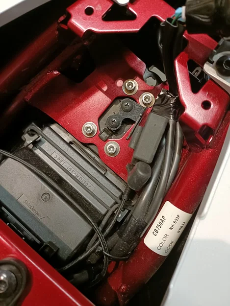 Miếng đệm gắn pát biển số cho Honda Hornet 750 - Image 3