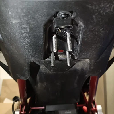 Miếng đệm gắn pát biển số cho Honda Hornet 750
