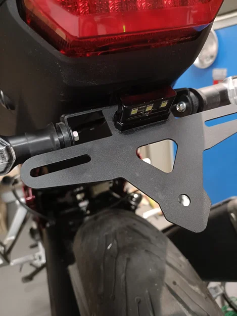 Miếng đệm gắn pát biển số cho Honda Hornet 750 - Image 7