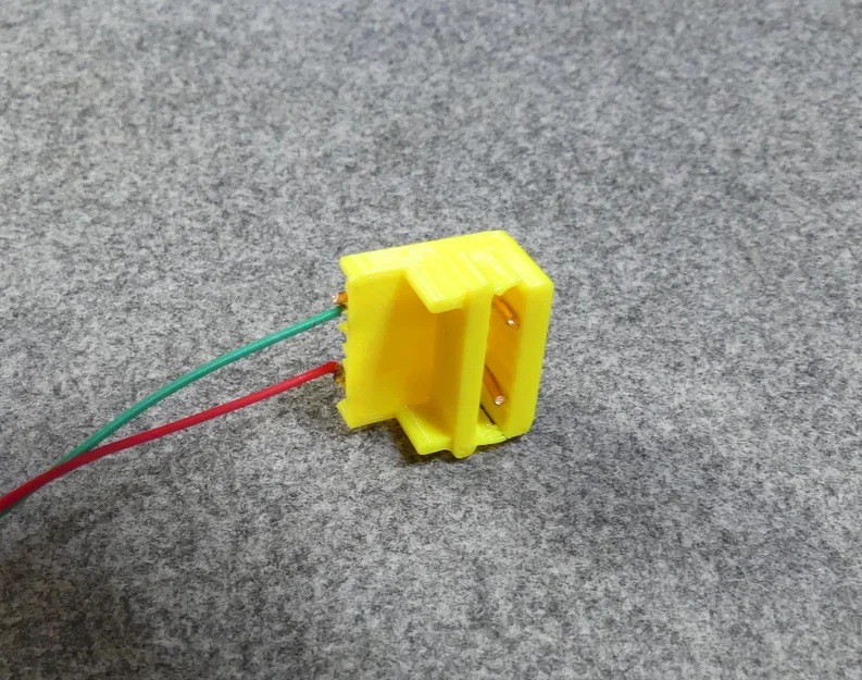 Đầu nối tín hiệu Makita LXT (Makita LXT Signal Connector) - Image 1