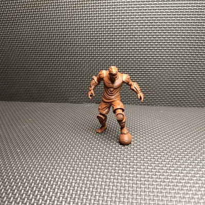 Chiến binh bóng đá mặc giáp (Armored Soccer Warrior)