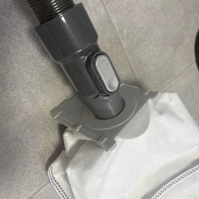 Đầu chuyển đổi Dyson để vệ sinh và hút sạch túi đựng bụi