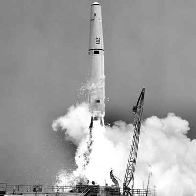 Mô hình tên lửa đạn đạo USAF PGM-17 Thor IRBM