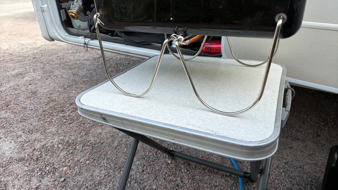 Chân đế giữ cố định cho bếp nướng Weber Go-Anywhere Gas - Image 1