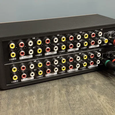 Hộp Chuyển Đổi Component (Component Switch Box)
