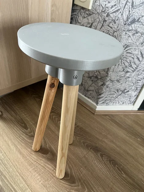 Bàn trà mini 3 chân: Thiết kế độc đáo kết hợp in 3D và chân gỗ - Image 1