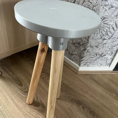Bàn trà mini 3 chân: Thiết kế độc đáo kết hợp in 3D và chân gỗ
