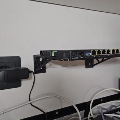 Giá treo tường cho router Mikrotik RB5009 chuyên dụng