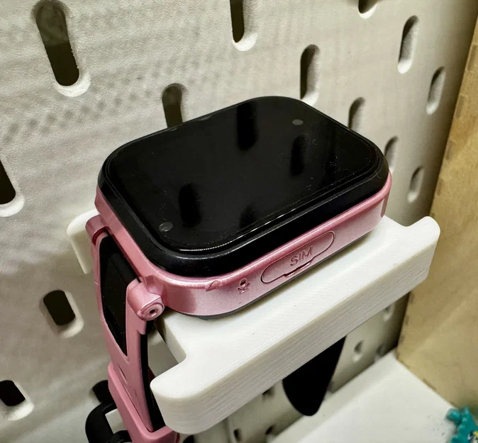 Giá treo IKEA SKÅDIS cho đồng hồ CARNEO GuardKid+ 4G ULTRA - Image 2