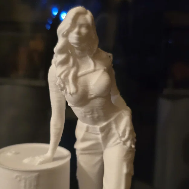Mô hình 3D nữ nhân vật tựa thùng phi cực chất - Image 1