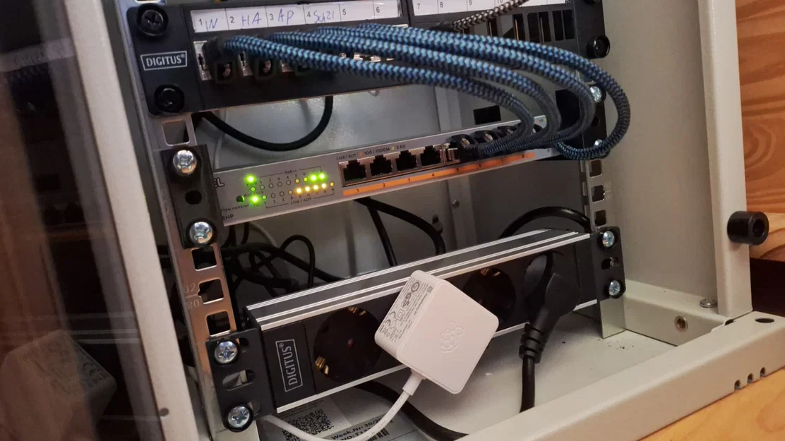 Bộ pát gắn tủ rack 10 inch cho Zyxel XMG108(HP) - Image 1