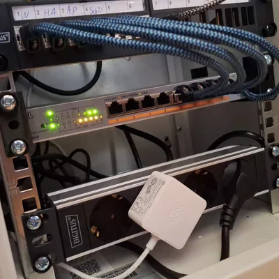 Bộ pát gắn tủ rack 10 inch cho Zyxel XMG108(HP)