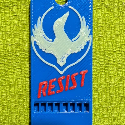 Còi báo động cá nhân in 3D thiết kế độc đáo với thông điệp Resist