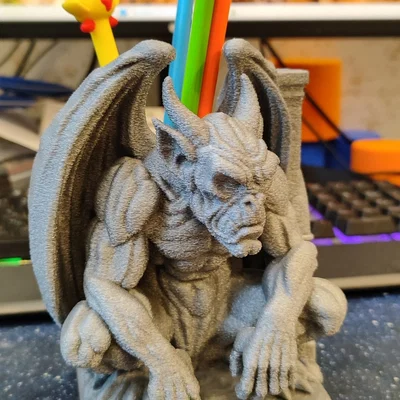 Kẹp bút gargoyle cánh gập (Folded-wing gargoyle pen holder)
