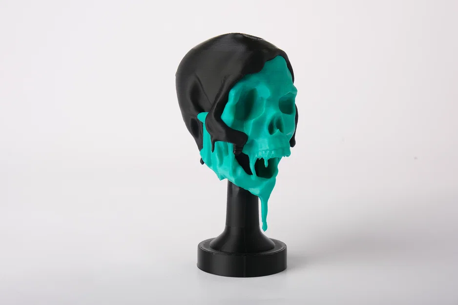 Tượng Đầu Lâu Tan Chảy – Decor Kinh Dị Gothic Có Đế Trưng Bày - Image 2