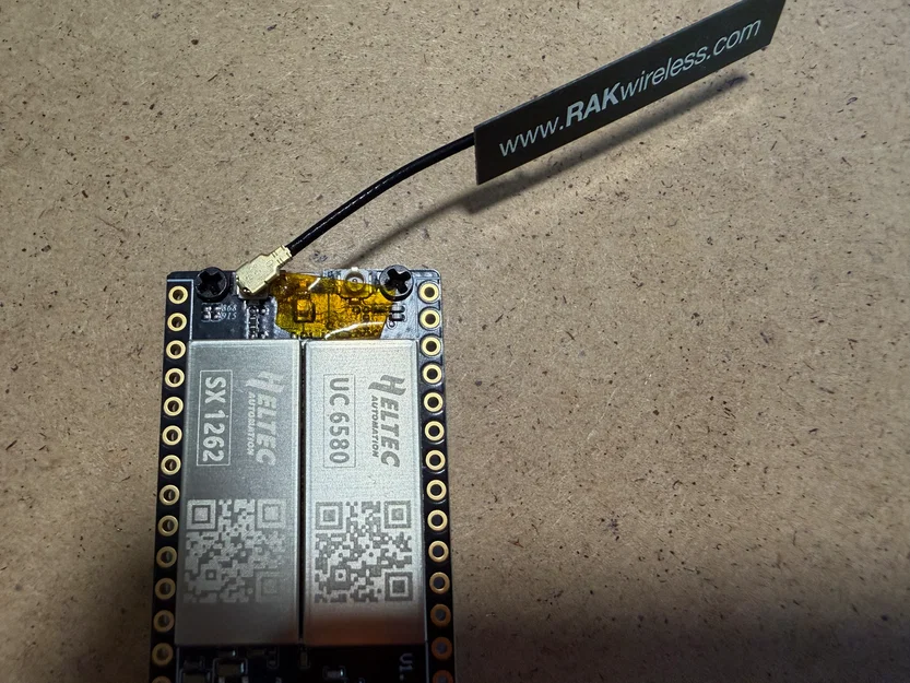 Vỏ Heltec Mesh Node T096/Heltec Wireless Tracker V2 cho pin lipo & anten trong - Image 5