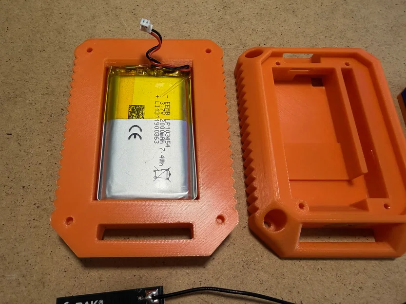 Vỏ Heltec Mesh Node T096/Heltec Wireless Tracker V2 cho pin lipo & anten trong - Image 7