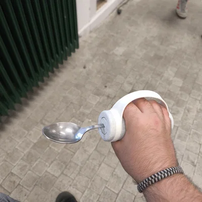 Adaptador Ergonómico de Cubiertos cho người phụ thuộc (in 3D)