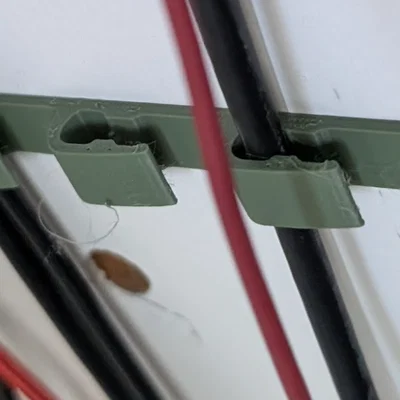 Thanh kẹp giữ dây cáp (Universal Cable Holder) in 3D gọn gàng