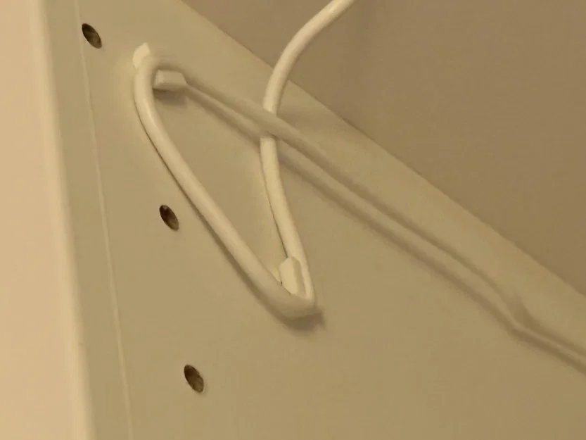 Kẹp giữ dây cáp 3.25mm cho tủ IKEA Pax (tương thích ÖVERSIDAN) - Image 1